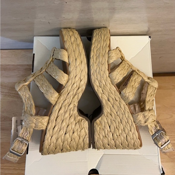 NIB-With Tags A.N.A. Merlin wedge sandals with a natural raffia upper - Picture 7 of 10